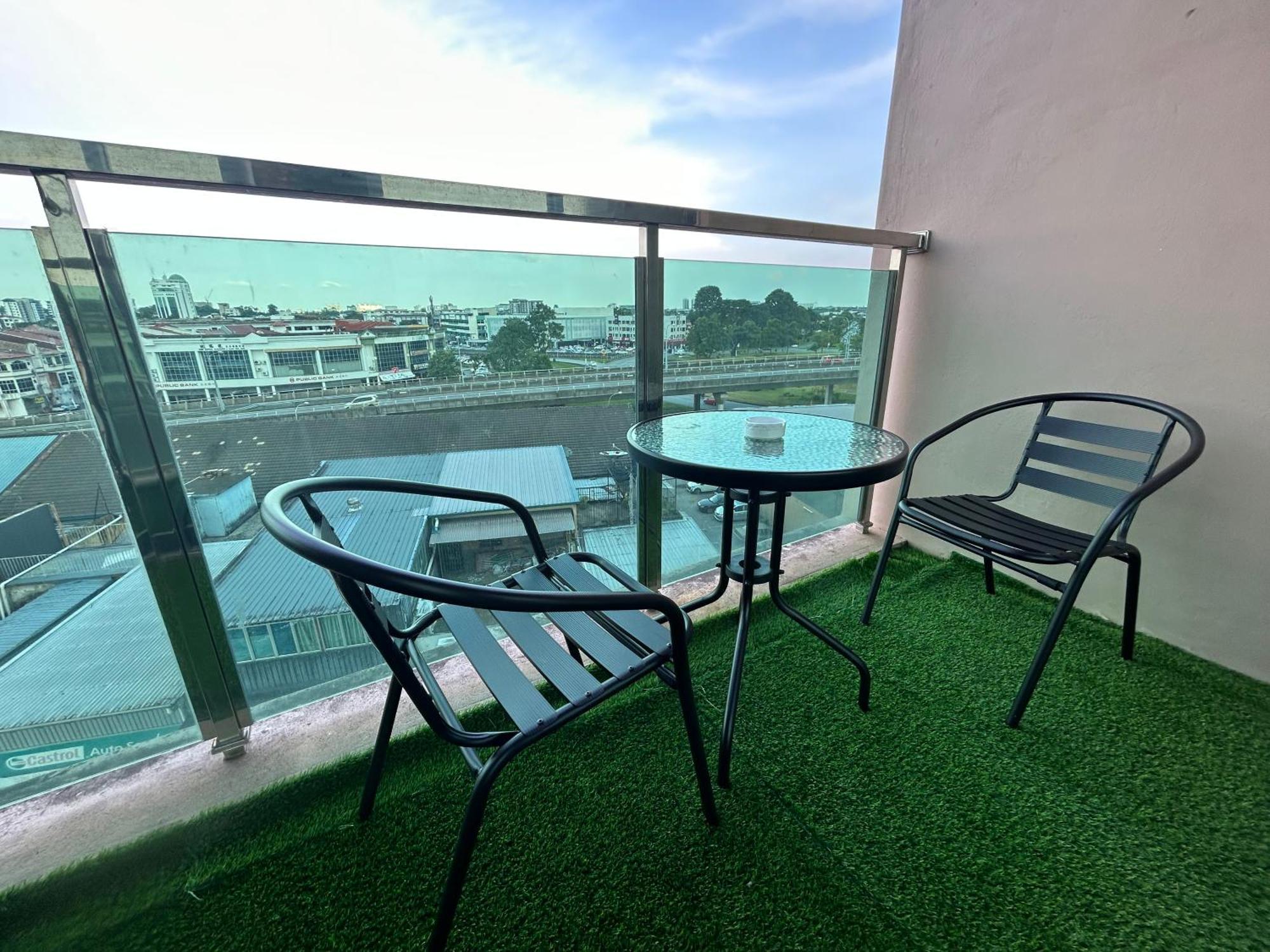 Roxy Apartment Kuching Eksteriør bilde
